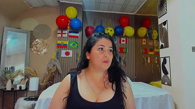 Snapshot of BBWLuxuryMuse chatting on 06-11-26, 12:36 BBWLuxuryMuse online show from 06-11-26, 12:36