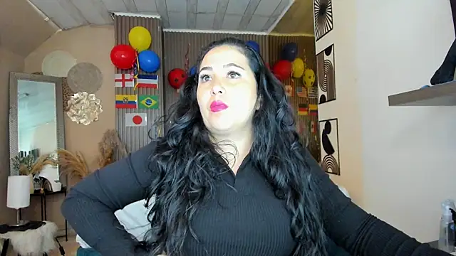 Snapshot of BBWLuxuryMuse chatting on 06-17-26, 11:45 BBWLuxuryMuse online show from 06-17-26, 11:45