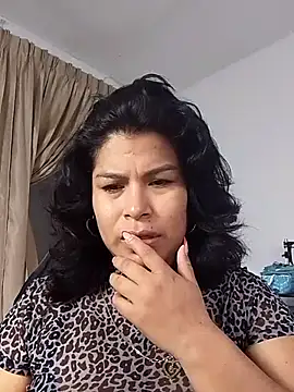 Aurorasaenz  online show from 06-30-26, 12:17