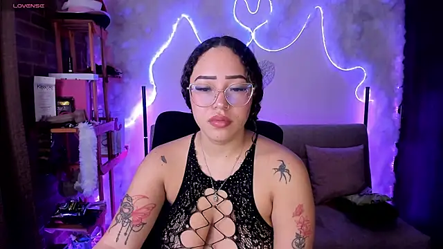 Snapshot of liz_martins1 chatting on 05-07-26, 01:55 liz martins1 online show from 05-07-26, 01:55