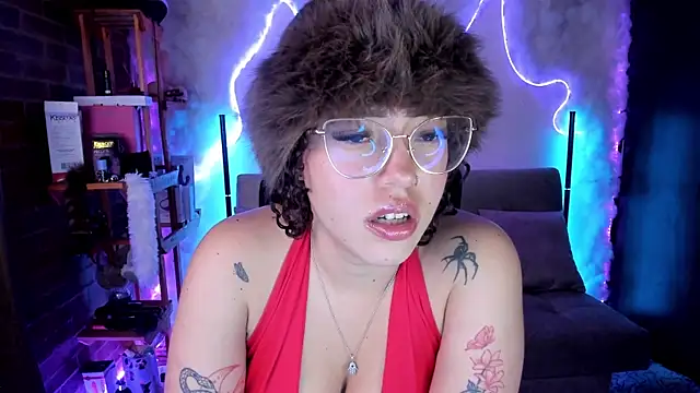 Snapshot of liz_martins1 chatting on 05-15-26, 10:50 liz martins1 online show from 05-15-26, 10:50