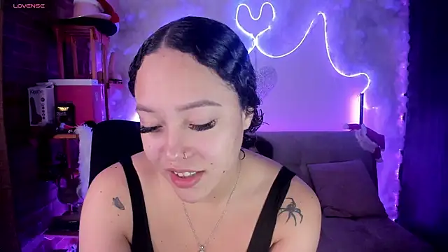 Snapshot of liz_martins1 chatting on 06-11-26, 02:22 liz martins1 online show from 06-11-26, 02:22