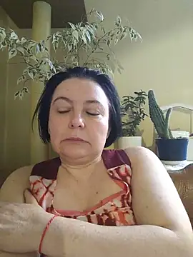 Snapshot of EmmaEmmy40 chatting on 06-13-26, 05:33 EmmaEmmy40 online show from 06-13-26, 05:33