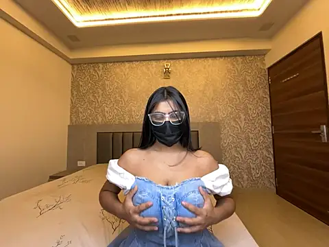 Snapshot of Miss_Heer chatting on 07-01-26, 07:02 Miss Heer online show from 07-01-26, 07:02
