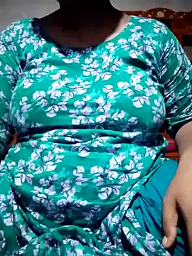Snapshot of indian-couple9 chatting on 05-31-26, 03:41 indian-couple9 online show from 05-31-26, 03:41