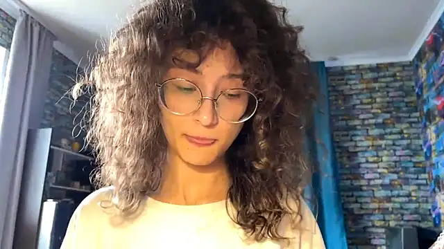 Snapshot of CurlyWinx chatting on 05-26-26, 06:42 CurlyWinx online show from 05-26-26, 06:42