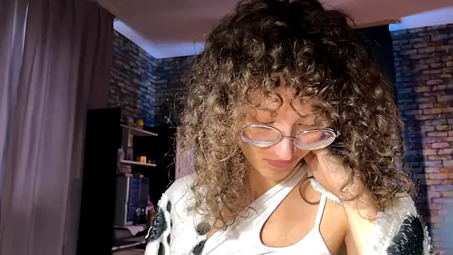 Snapshot of CurlyWinx chatting on 05-27-26, 05:48 CurlyWinx online show from 05-27-26, 05:48