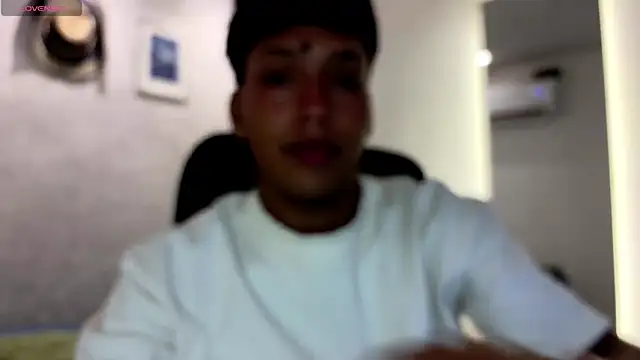Snapshot of Brad_bonnet_ chatting on 05-22-26, 12:22 Brad bonnet online show from 05-22-26, 12:22