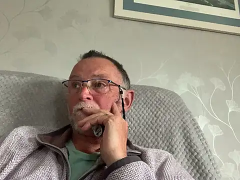Snapshot of Moonraker64 chatting on 05-19-26, 06:47 Moonraker64 online show from 05-19-26, 06:47
