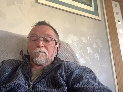 Snapshot of Moonraker64 chatting on 06-13-26, 03:32 Moonraker64 online show from 06-13-26, 03:32