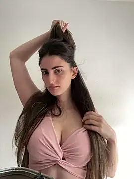 Snapshot of OliviaBaby- chatting on 05-15-26, 10:33 OliviaBaby- online show from 05-15-26, 10:33