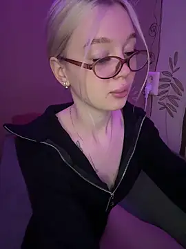 Snapshot of Velvet_Doll_ chatting on 05-29-26, 04:54 Velvet Doll online show from 05-29-26, 04:54