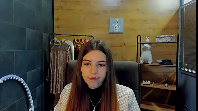 Snapshot of RuthhCox chatting on 05-18-26, 09:37 RuthhCox online show from 05-18-26, 09:37
