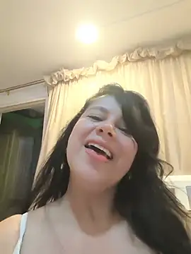 Snapshot of MonserratLune_ chatting on 05-16-26, 07:12 MonserratLune online show from 05-16-26, 07:12