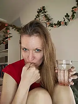 Snapshot of Candy_Cougar chatting on 06-27-26, 06:40 Candy Cougar online show from 06-27-26, 06:40