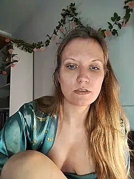 Snapshot of Candy_Cougar chatting on 07-14-26, 07:02 Candy Cougar online show from 07-14-26, 07:02