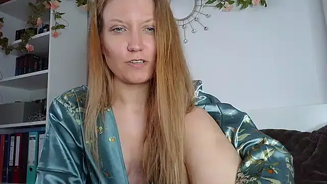 Snapshot of Candy_Cougar chatting on 07-19-26, 06:39 Candy Cougar online show from 07-19-26, 06:39