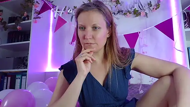 Snapshot of Candy_Cougar chatting on 07-24-26, 05:00 Candy Cougar online show from 07-24-26, 05:00