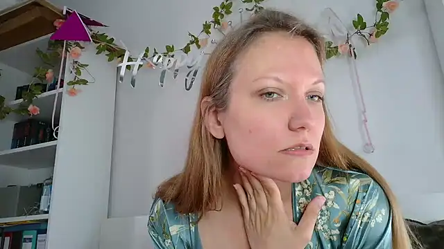 Snapshot of Candy_Cougar chatting on 07-25-26, 06:55 Candy Cougar online show from 07-25-26, 06:55