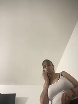 Soy Camila8 online show from 06-06-26, 12:16