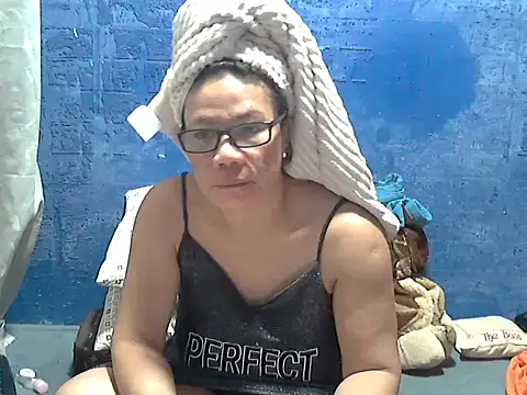Snapshot of hotchilimom chatting on 06-27-26, 10:09 hotchilimom online show from 06-27-26, 10:09