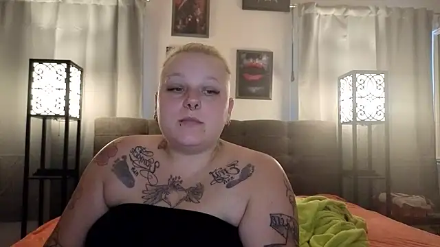 Snapshot of Lady_Peggi chatting on 06-11-26, 06:28 Lady Peggi online show from 06-11-26, 06:28