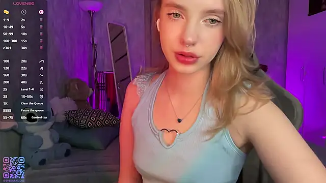Snapshot of Eve_Dark_Side chatting on 06-19-26, 05:56 Eve Dark Side online show from 06-19-26, 05:56