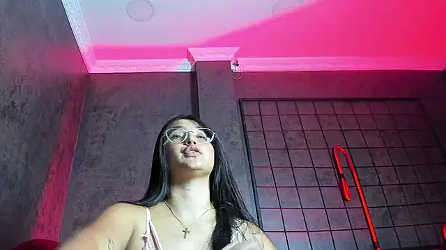 Janett Moore online show from 05-11-26, 02:45