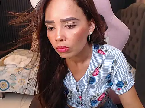 naomis 36 online show from 05-04-26, 06:59