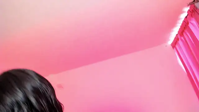 Snapshot of Sophiie_dreams chatting on 05-23-26, 03:05 Sophiie dreams online show from 05-23-26, 03:05