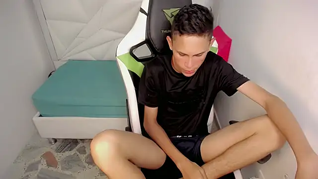 Snapshot of sombra_18 chatting on 06-09-26, 05:08 sombra 18 online show from 06-09-26, 05:08