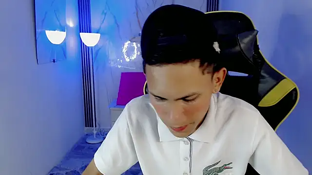 Snapshot of sombra_18 chatting on 07-03-26, 03:35 sombra 18 online show from 07-03-26, 03:35