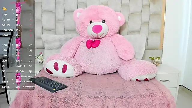 MaddyReyes online show from 06-12-26, 07:35