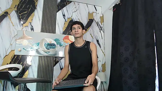 TWINKS BOYSX online show from 06-01-26, 01:13