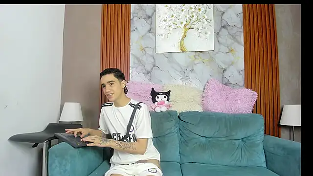 TWINKS BOYSX online show from 06-03-26, 02:33