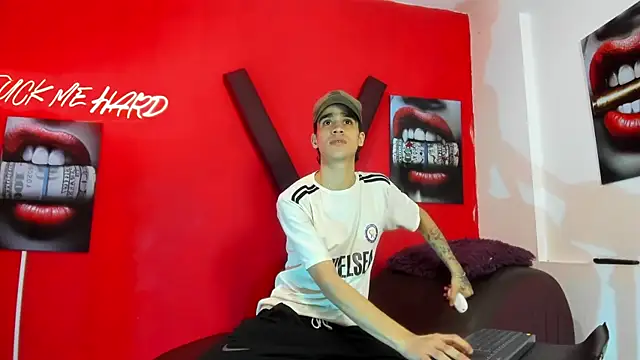 TWINKS BOYSX online show from 06-18-26, 01:17