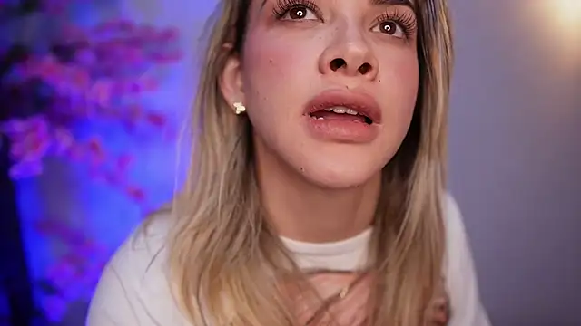 Snapshot of R4-V3N chatting on 01-12-25, 08:04 R4-V3N online show from 01-12-25, 08:04