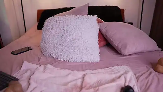 Snapshot of R4-V3N chatting on 02-08-25, 08:31 R4-V3N online show from 02-08-25, 08:31