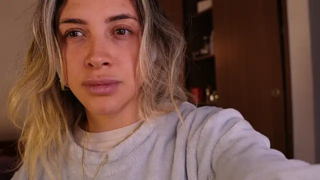 Snapshot of R4-V3N chatting on 03-17-25, 02:19 R4-V3N online show from 03-17-25, 02:19