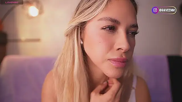 Snapshot of R4-V3N chatting on 10-29-25, 06:26 R4-V3N online show from 10-29-25, 06:26