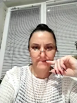 Snapshot of MillaMia45 chatting on 05-13-26, 07:33 MillaMia45 online show from 05-13-26, 07:33