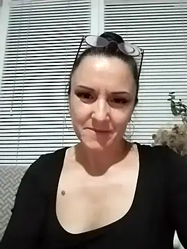 Snapshot of MillaMia45 chatting on 05-19-26, 07:20 MillaMia45 online show from 05-19-26, 07:20