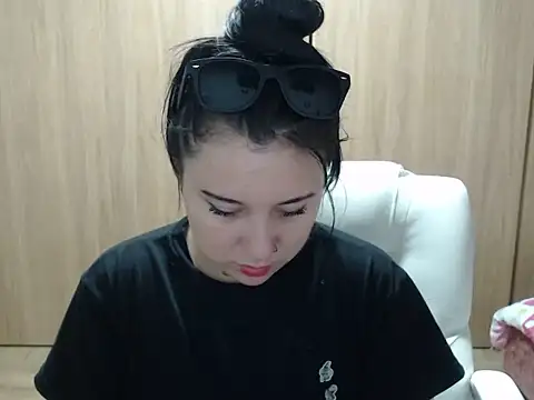 Snapshot of Haileey_ross chatting on 06-26-26, 01:32 Haileey ross online show from 06-26-26, 01:32