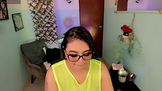 Snapshot of Margot_Robie chatting on 06-19-26, 01:59 Margot Robie online show from 06-19-26, 01:59