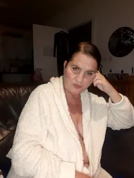 Snapshot of Velvet-Milf chatting on 06-14-26, 07:16 Velvet-Milf online show from 06-14-26, 07:16