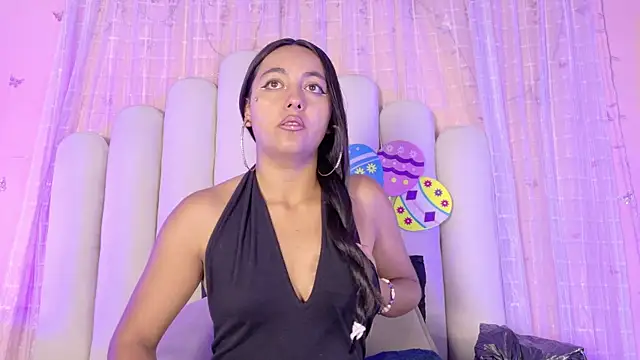 Hollyyqueen  online show from 06-23-26, 07:23