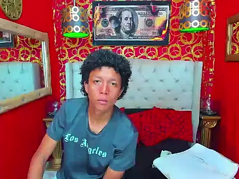 Snapshot of skinny20boy chatting on 05-25-26, 11:00 skinny20boy online show from 05-25-26, 11:00