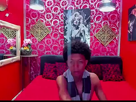 Snapshot of skinny20boy chatting on 07-10-26, 11:40 skinny20boy online show from 07-10-26, 11:40