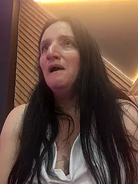 Snapshot of CloeMature chatting on 05-31-26, 11:39 CloeMature online show from 05-31-26, 11:39