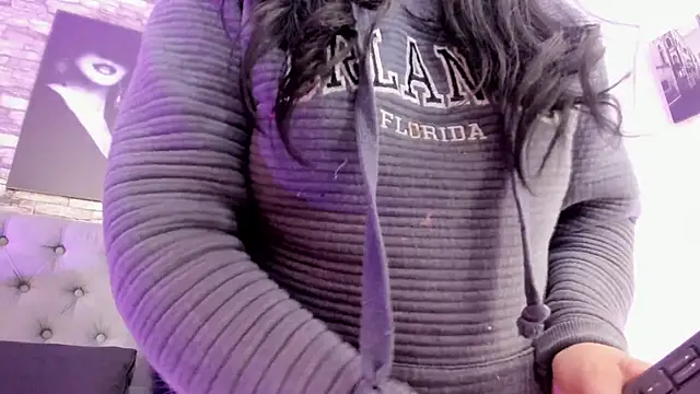 Snapshot of CloeMature chatting on 06-06-26, 03:22 CloeMature online show from 06-06-26, 03:22